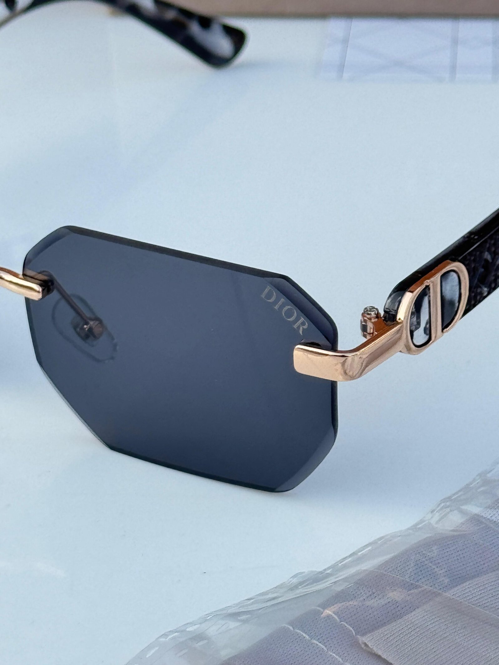 Stylish Dior 15084 Sunglasses Front View
